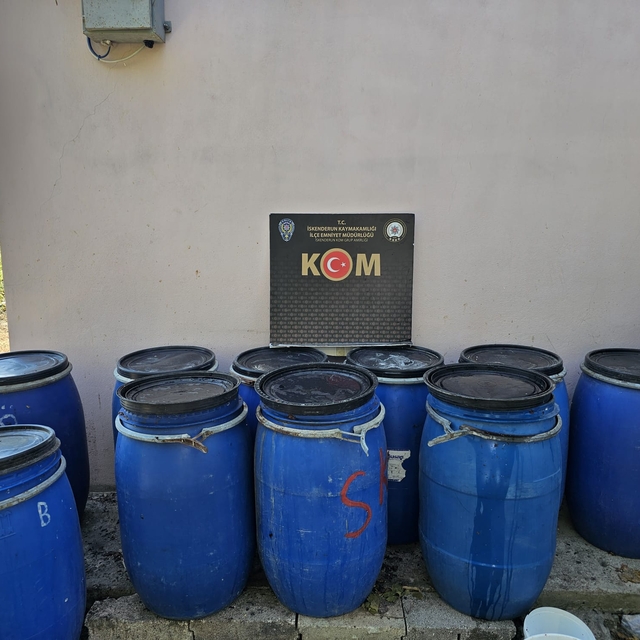 Hatay'da 1035 litre sahte içki ele geçirildi