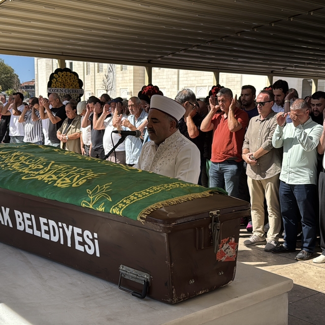 Sakarya'da trafik kazasında ölen çift için Zonguldak'ta cenaze töreni düzen...