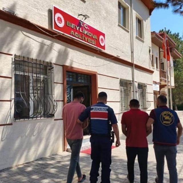 Eskişehir'de kablo hırsızlığı yaptıkları öne sürülen 2 şüpheli tutuklandı