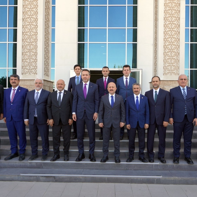 Bakan Bayraktar, Adıyaman'da 'Türkiye Yüzyılı Buluşmaları' toplantısına kat...