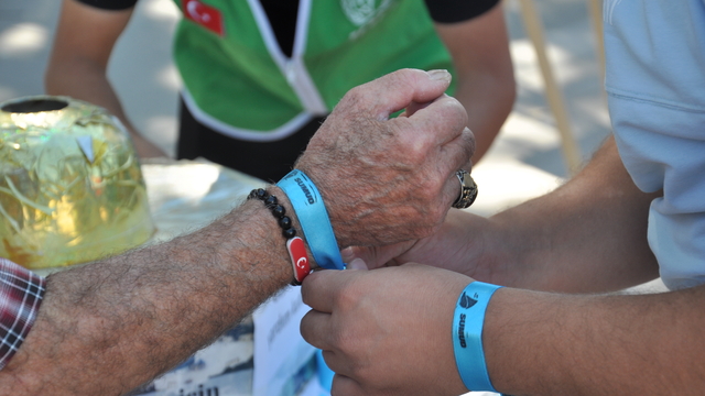 Kütahya'da Küresel Sumud Filosu'na "mavi kurdeleli" destek etkinliği yapıldı