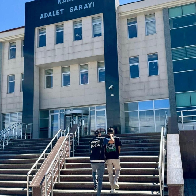 Kars'ta yolcu otobüsünde uyuşturucuyla yakalanan zanlı tutuklandı