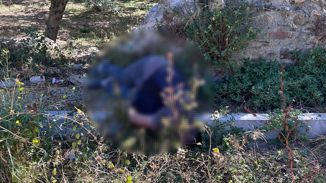 İznik'te tarihi surların dibinde erkek cesedi bulundu (2)