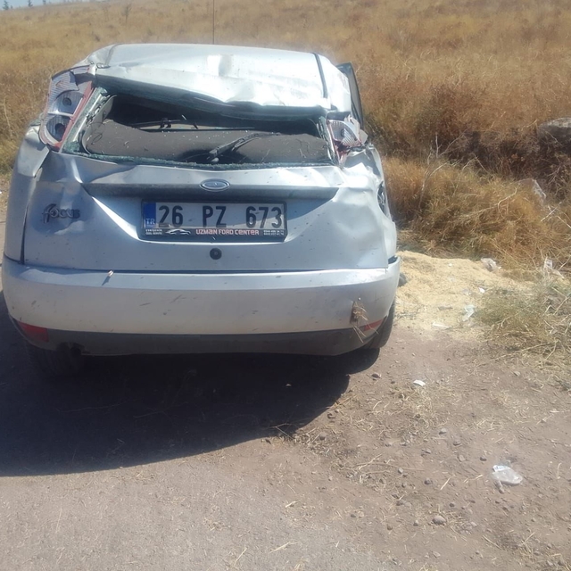 Afyonkarahisar'da devrilen otomobildeki 4 kişi yaralandı