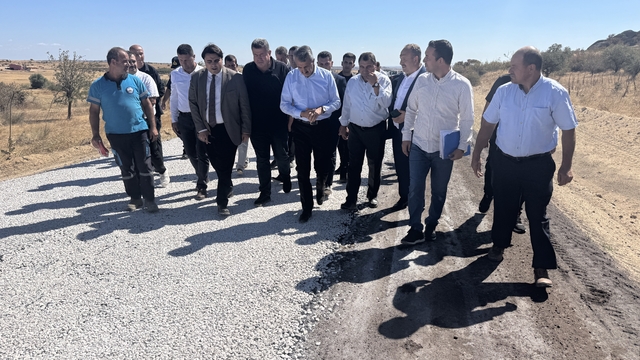 Edirne'de köy yollarını asfaltlama çalışmaları devam ediyor