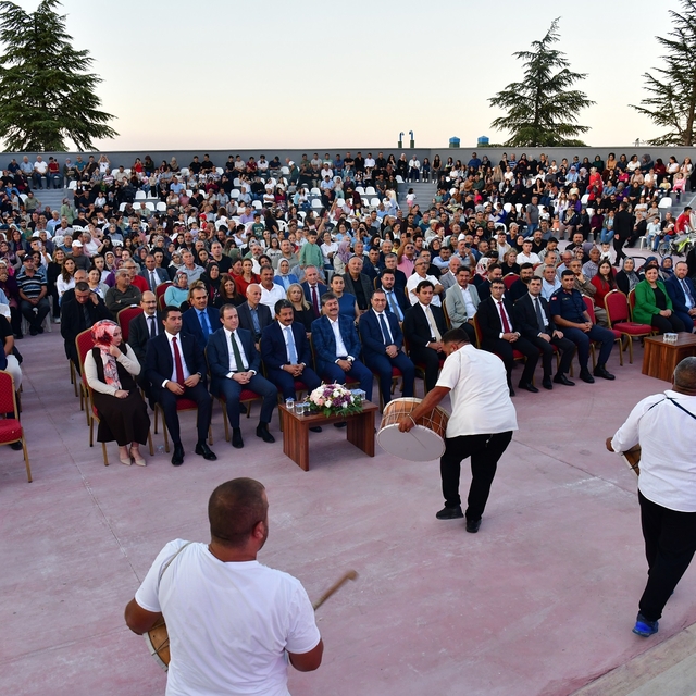 Kaman'da "Dadaloğlu Millet Bahçesi" açıldı