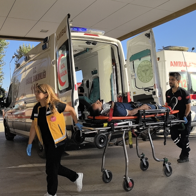 Bursa'da iki otomobil kafa kafaya çarpıştı: 4 yaralı