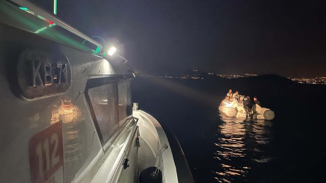 Bodrum'da 20 kaçak göçmen kurtarıldı, 2 göçmen kaçakçısı yakalandı