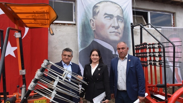 Gerze ilçesinde çiftçilere sera ve tarım ekipmanı desteği verildi