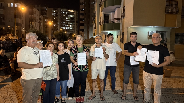 Adana'da site sakinlerinden çöp biriktirilen evin temizlenmesi talebi