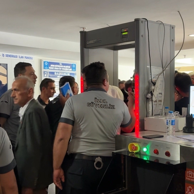 Aydın Büyükşehir Belediyesi meclis toplantısında 30 maddeye CHP grubu red o...