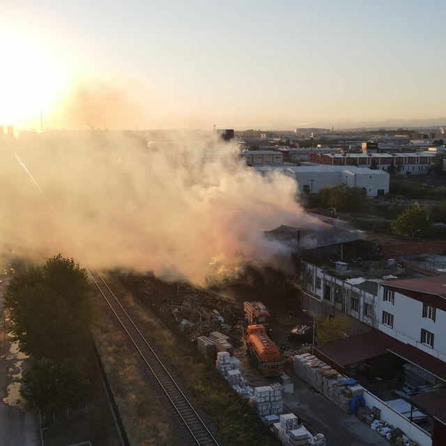 GÜNCELLEME - Samsun'da yangın çıkan kereste fabrikasında soğutma çalışmalar...
