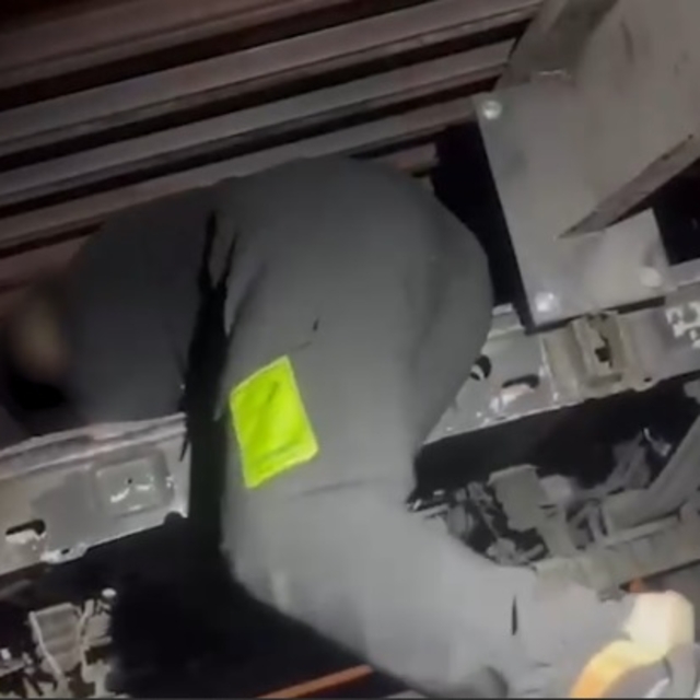 Çekicinin gizli bölmesinde 2 kaçak göçmen yakalandı