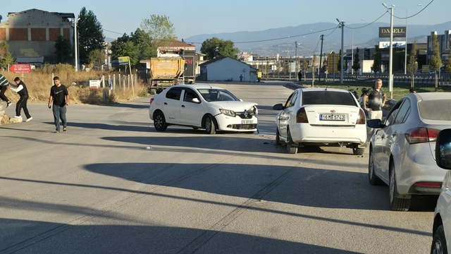 İnegöl'deki trafik kazasında 4 kişi yaralandı