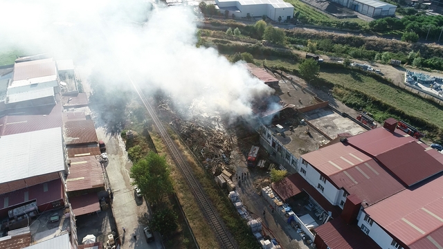 Kereste fabrikası yangınının nedeni araştırılıyor