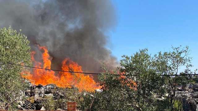 Manisa'da palet fabrikasında yangın