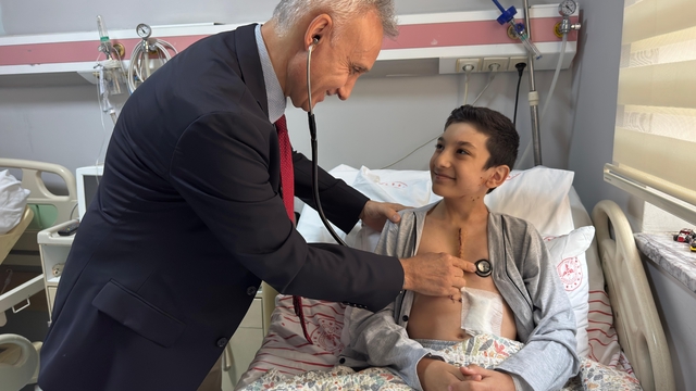 İzmir'de 12 yaşındaki Yusuf Selim, üçüncü kalp ameliyatıyla rahat nefese kavuştu