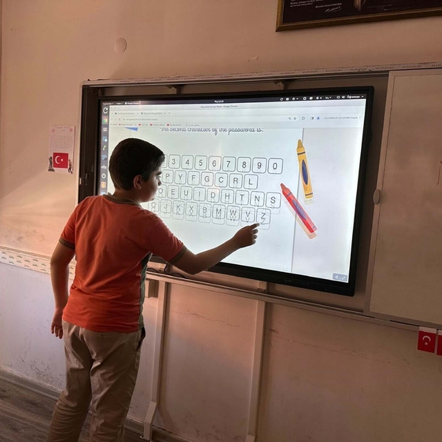 Her dersi oyunla öğreniyorlar