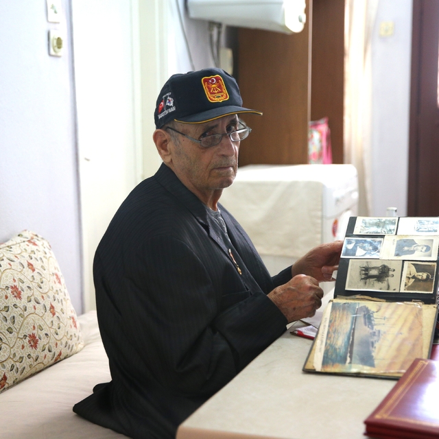 Savaşa gönüllü giden 95 yaşındaki Kore gazisi, madalyasını onurla taşıyor