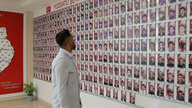 Gazi uzman çavuş, şehit yakınları ve gaziler için mesaisini sürdürüyor