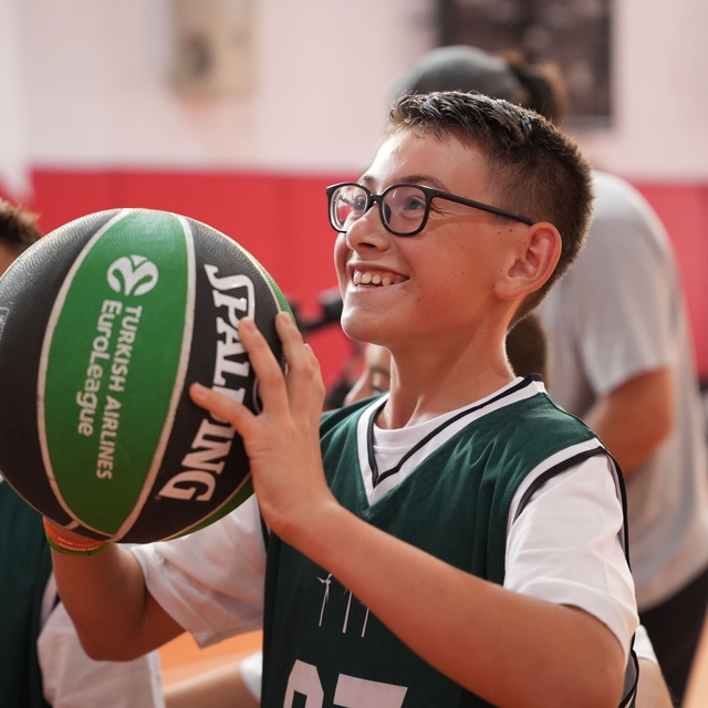 Adana'da çocuklara yönelik basketbol kampı düzenlendi