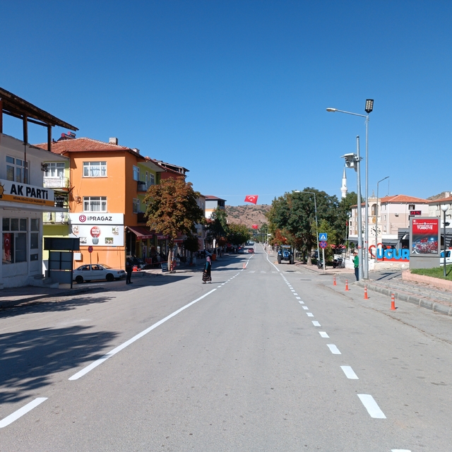 Uğurludağ ilçesinde yol çizgileri yenileniyor