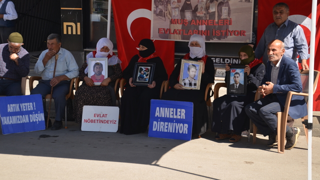 Muşlu aileler DEM Parti önündeki eylemlerini sürdürdü