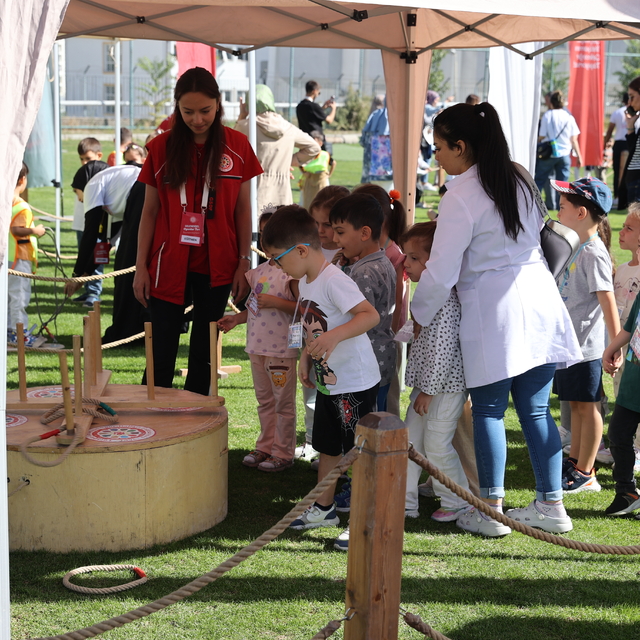 "Geleneksel Oyunlar Tırı" Nevşehir'de çocuklarla buluştu