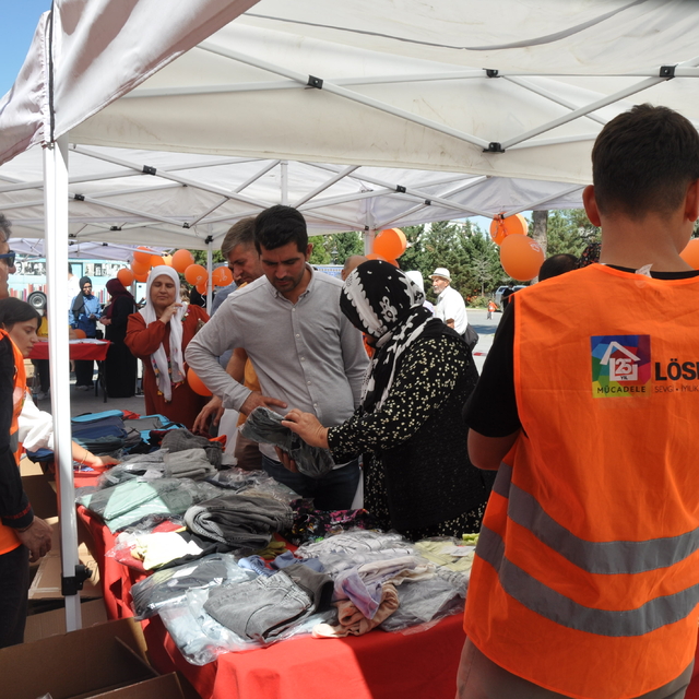 LÖSEV'in "İyilik Tırı" Mardin'e geldi