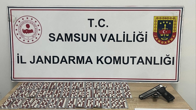 Samsun'da minibüsün altına gizlenen sentetik ecza hapı ele geçirildi