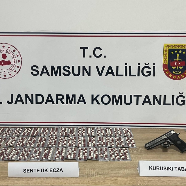 Samsun'da minibüsün altına gizlenen sentetik ecza hapı ele geçirildi