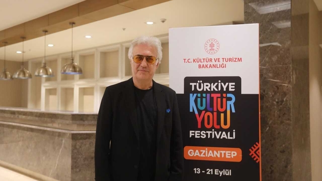 Devlet Tiyatroları Genel Müdürü Tamer Karadağlı, Gaziantep'te sahnelenecek oyunun provasını ziyaret etti