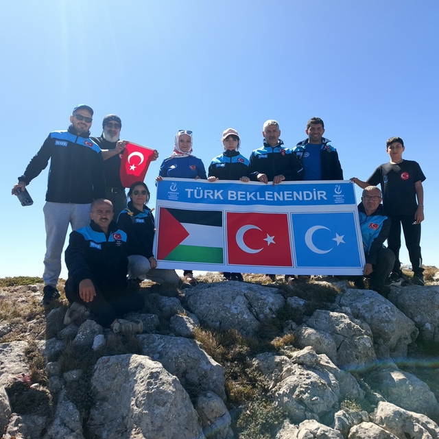 Amasya Yesevi Hareketi Derneğinden 2 bin 90 rakımlı Akdağ'a "zulme sessiz k...