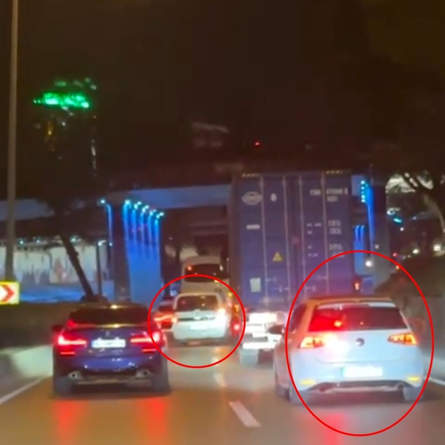 Yoğun trafikte makas atan sürücülerin tehlikeli ilerleyişi kamerada