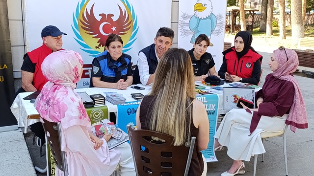 Amasya'ya üniversite için gelen öğrenciler polis tarafından bilgilendirildi
