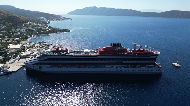 Bodrum'a "Resilient Lady" kruvaziyeriyle 2 bin 521 yolcu geldi
