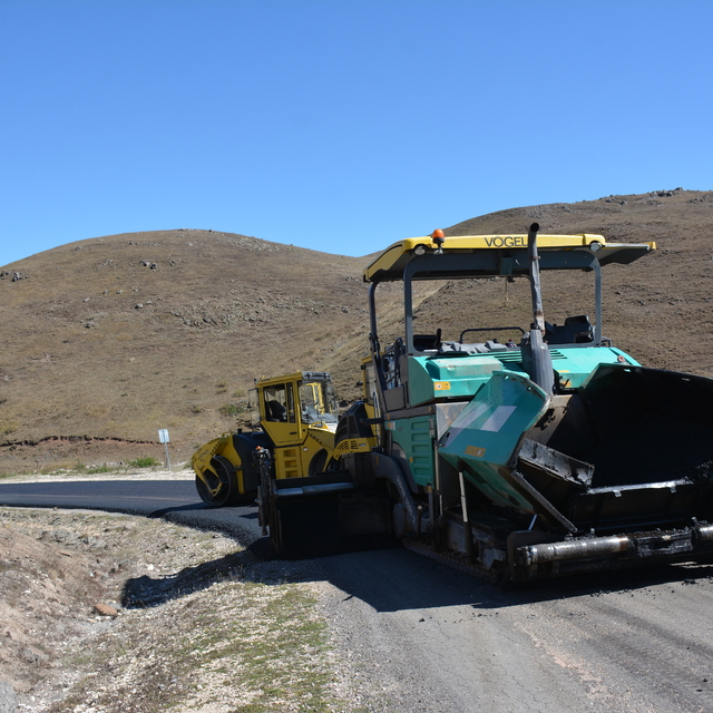 Başçiftlik yayla yollarında asfaltlama çalışması yapılıyor