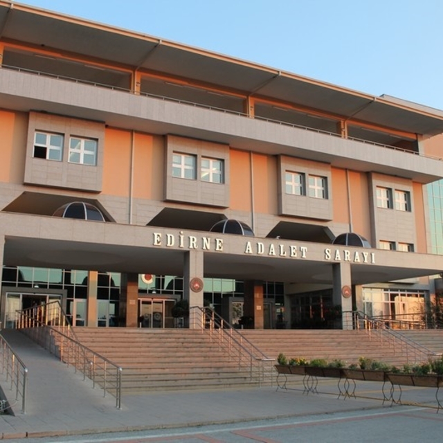 Kiralık otomobilde, yurt dışına kaçmak isteyen 4 şüpheli yakalandı