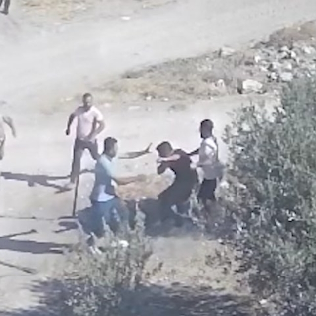 Kuzenlerin sondaj kuyusu açma kavgası; çiftin darbedildiği anlar kamerada