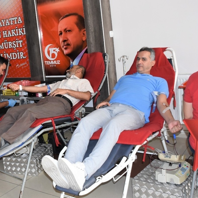 Batman'da Milli Eğitim Müdürlüğü personeli kan bağışında bulundu