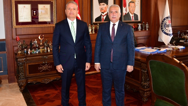 Trabzon Valisi Yıldırım, İl Emniyet Müdürü Loğoğlu'nu makamında kabul etti