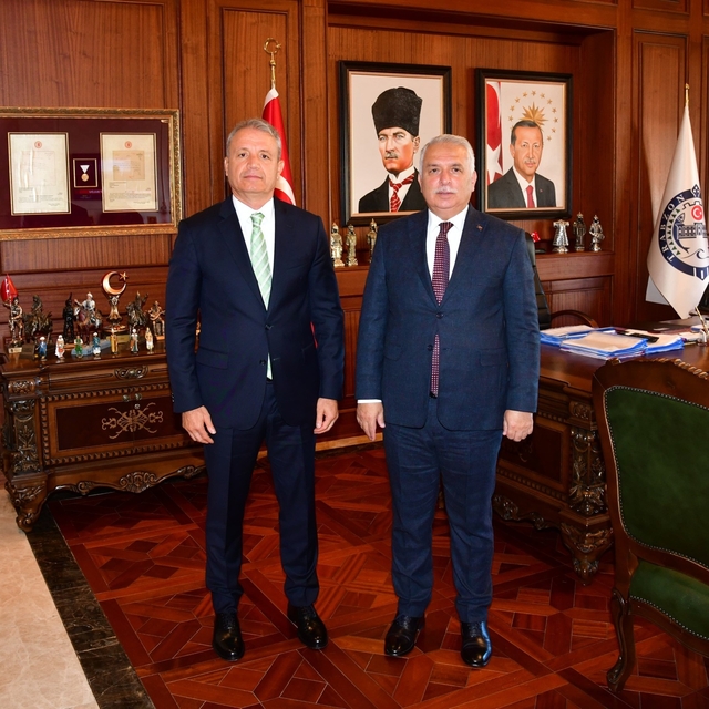 Trabzon Valisi Yıldırım, İl Emniyet Müdürü Loğoğlu'nu makamında kabul etti