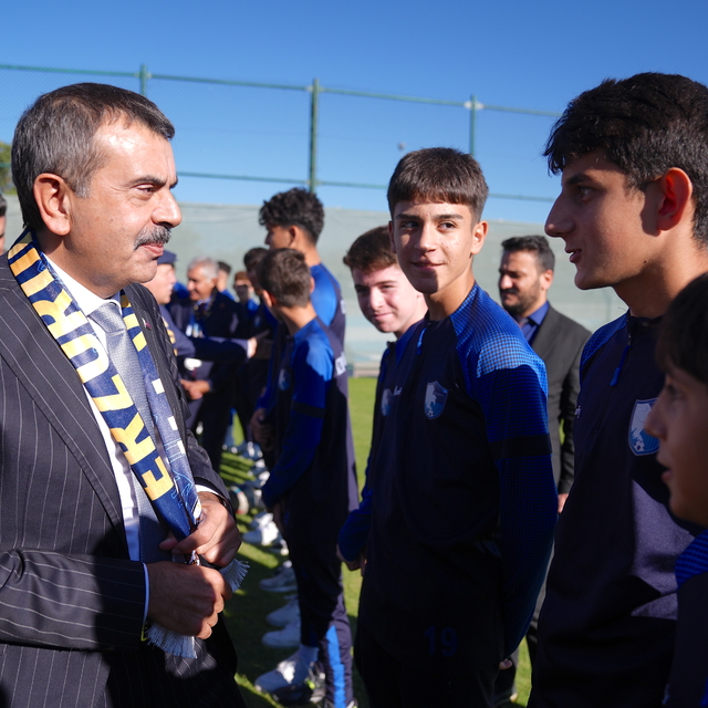 Milli Eğitim Bakanı Yusuf Tekin, Erzurumspor FK tesislerini ziyaret etti