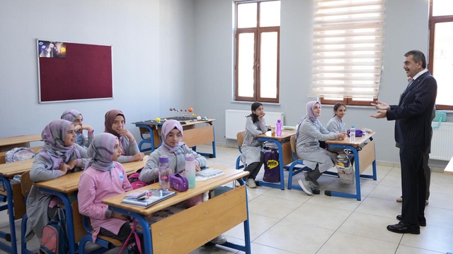 Bakan Tekin: Sınavı kazanamadıkları için öğretmen olamıyorlar