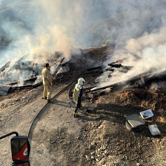 Kastamonu'da çıkan yangında 2 ev ile 2 samanlık zarar gördü