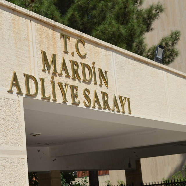 Kendisine bombalı tuzak kuran oğlu ve 3 arkadaşından şikayetçi olmadı