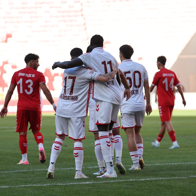 Sivasspor, Şiran Yıldız Spor'u 2-1 mağlup ederek bir üst tura yükseldi
