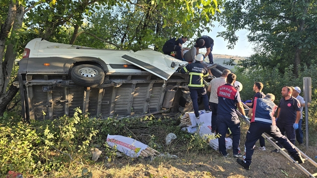 Tokat'ta devrilen minibüsteki 2 kişi yaralandı