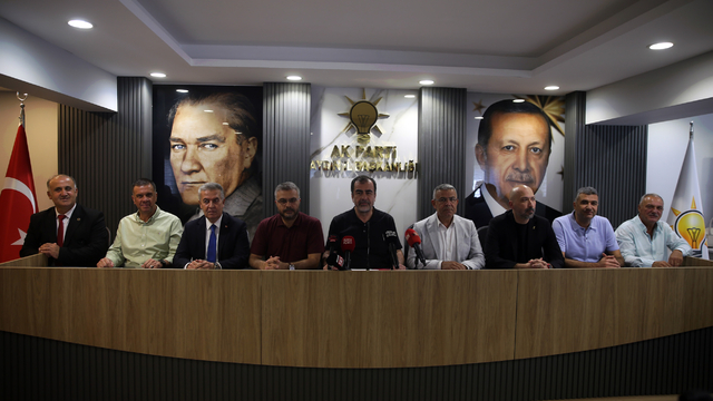 AK Parti İl Başkanı Erdem, ertelenen Büyükşehir Meclisi toplantısına ilişkin açıklamalarda bulundu