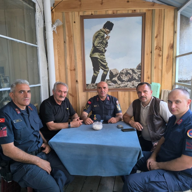 Ladik Jandarma Komutanı Demir'den gazi polis memuru Albayrak'a ziyaret